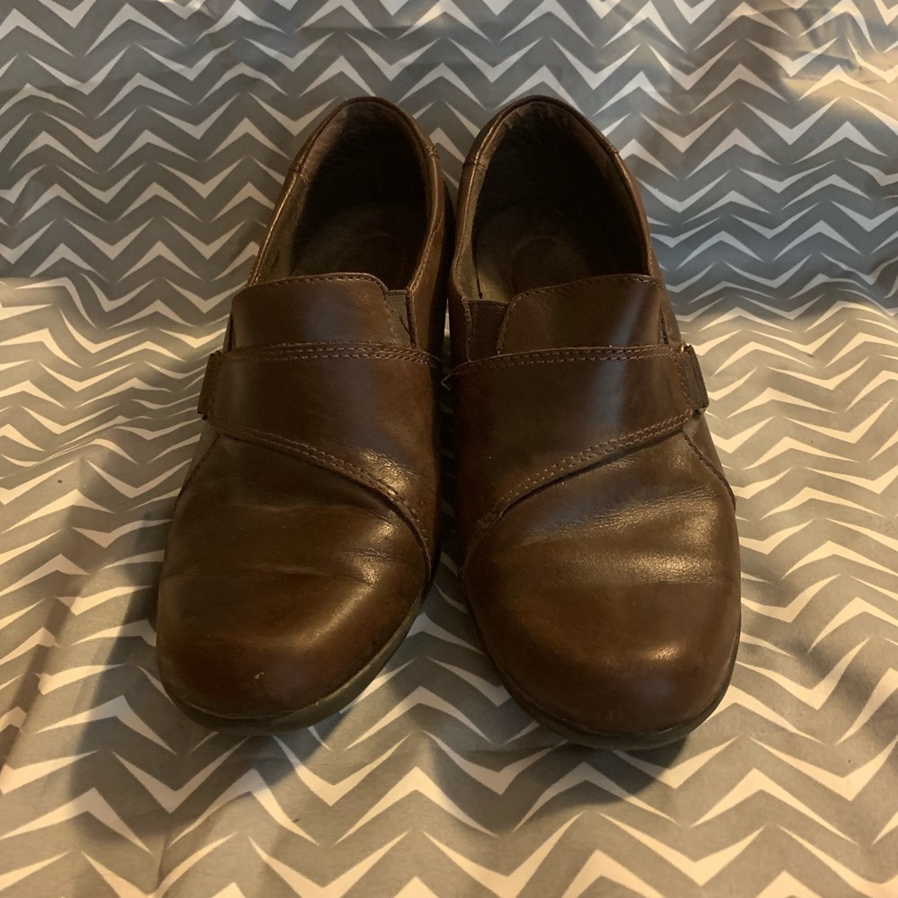 Women’s Clarks Leather Dress shoes